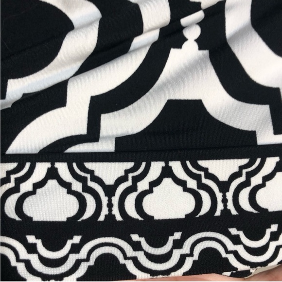 White House Black Market Signature Knits Black And White Printed Shift Dress. - Picture 7 of 9